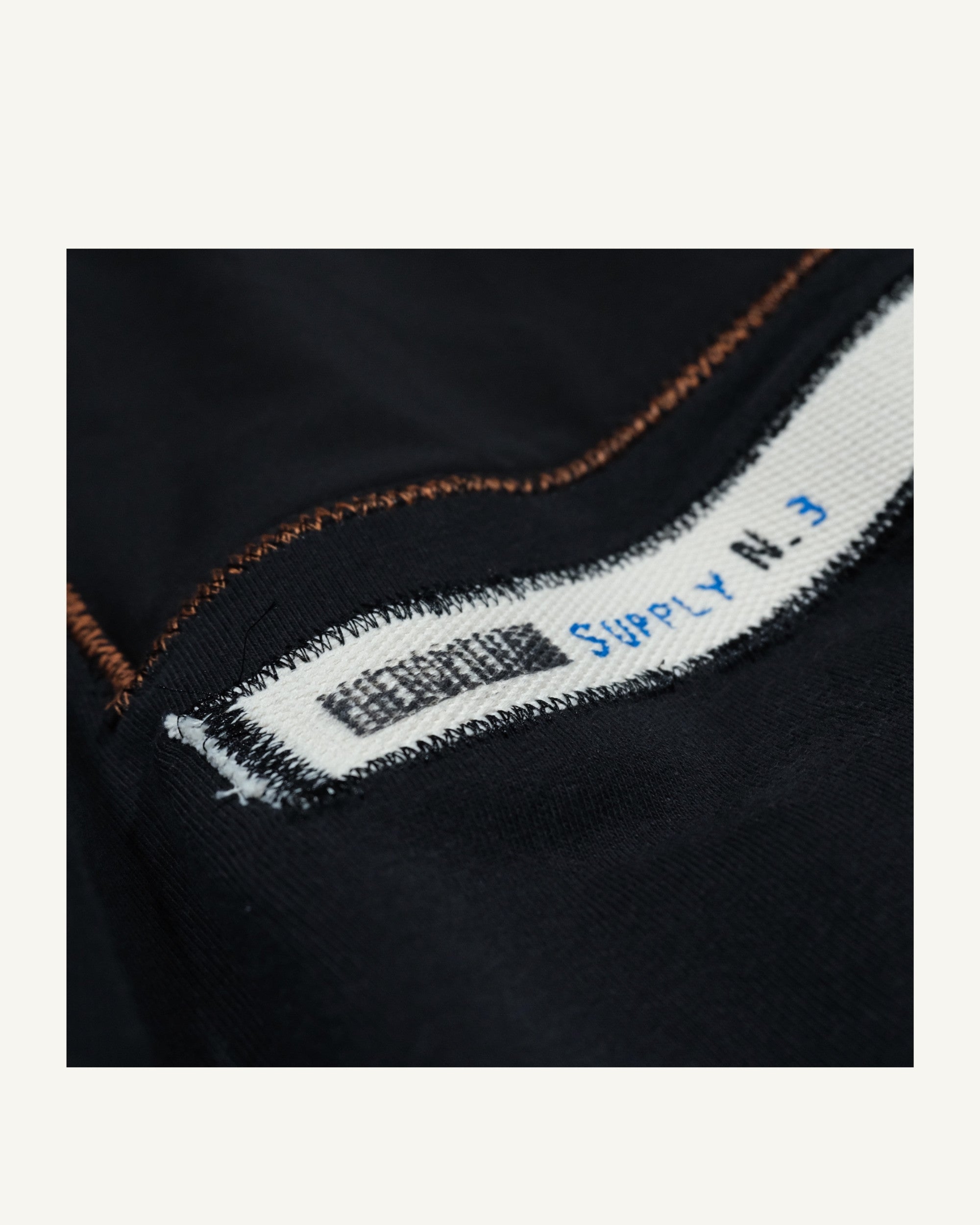 PHENOMENA SUPPLY N.3 — Felpa Carhartt Upcycled con tasca tecnica