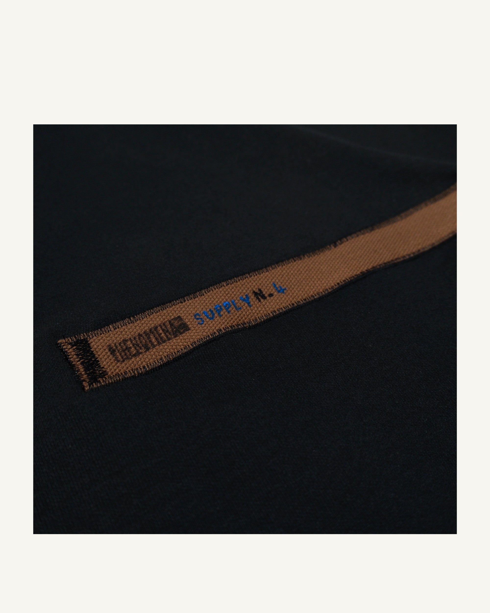 PHENOMENA SUPPLY N.4 — T-shirt Carhartt Upcycled