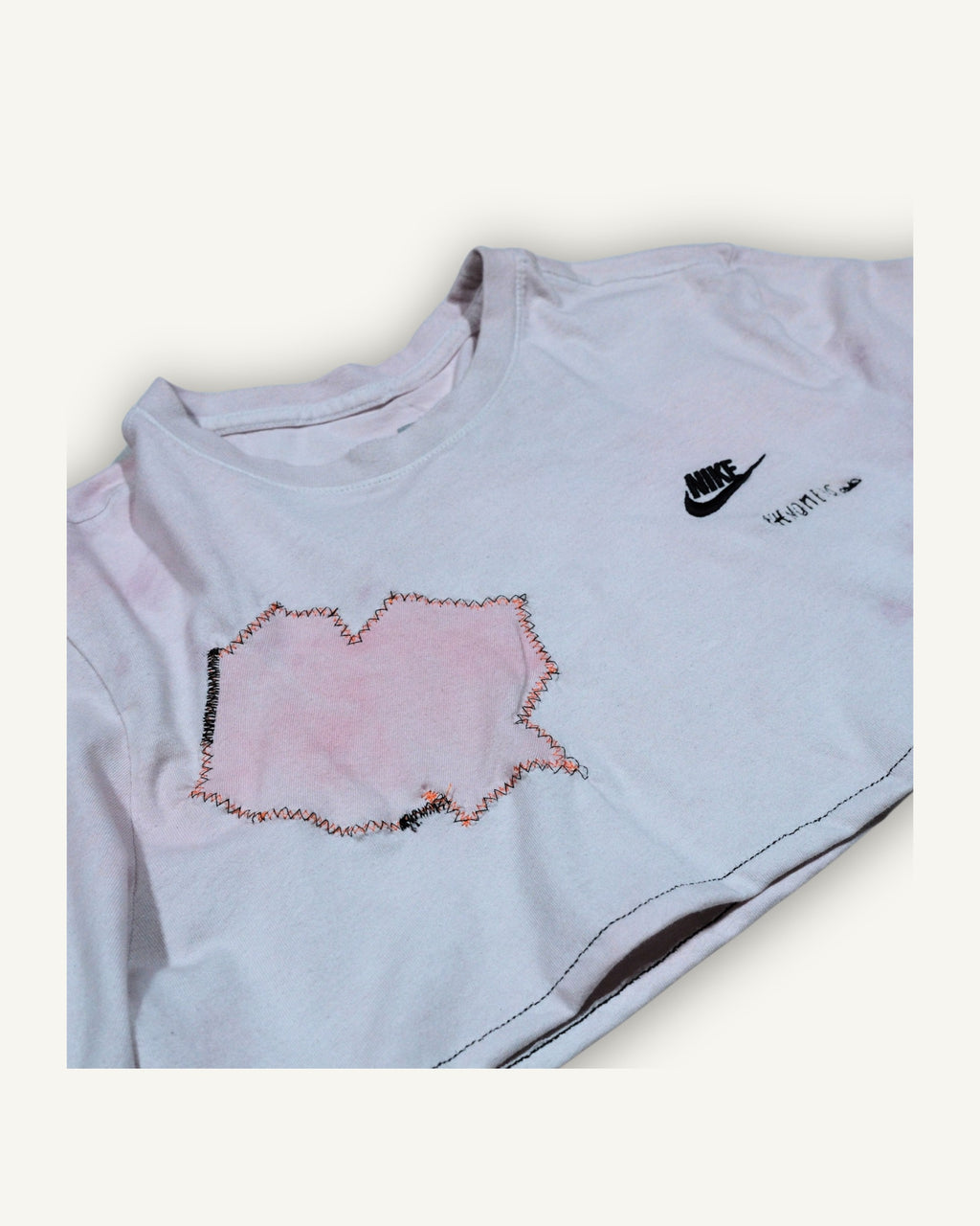 NIKE UPCYCLED CROPPED T-SHIRT – PATCHWORK ROSA / BIANCO