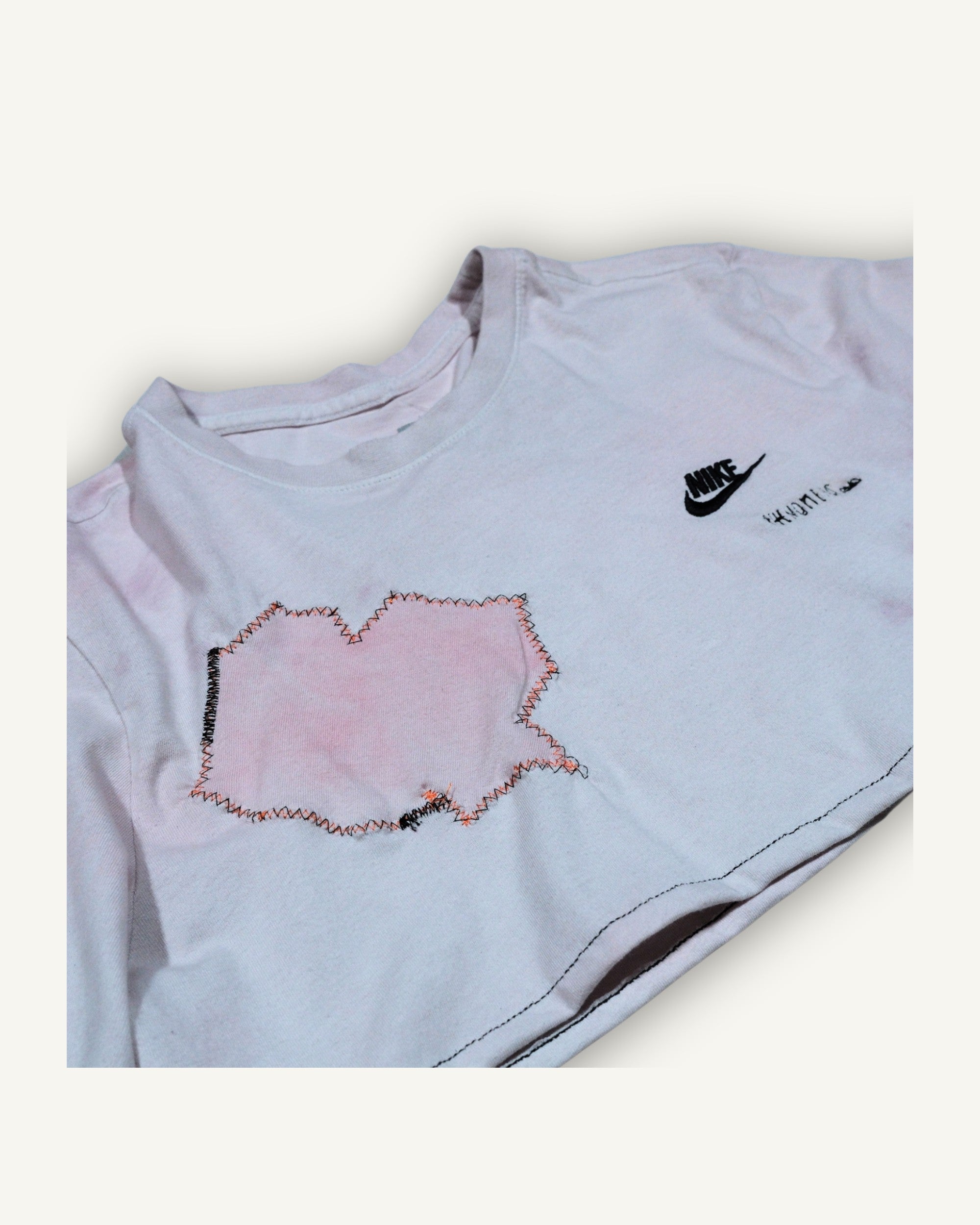 NIKE UPCYCLED CROPPED T-SHIRT – PATCHWORK ROSA / BIANCO