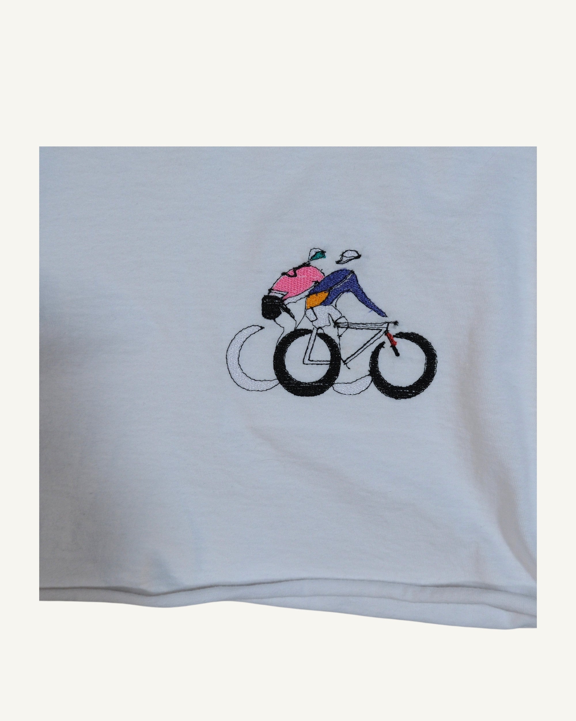 T-shirt cropped PHENOMENA bianca con ricamo cycling